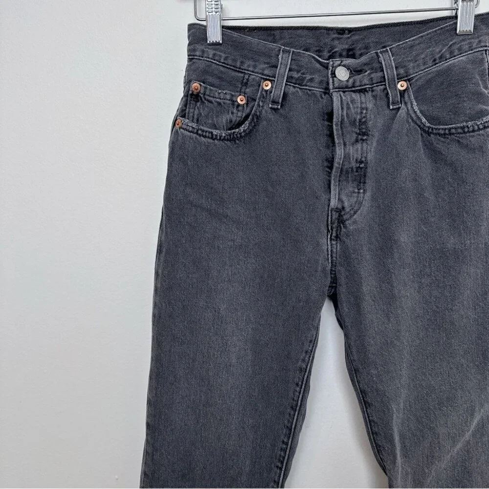 Levi's Womens 25 501 Crop Raw Hem Gray Wash Jeans - Picture 4 of 15